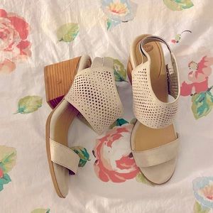 Dr. Scholl’s Sandals : Jasmin in gray/beige